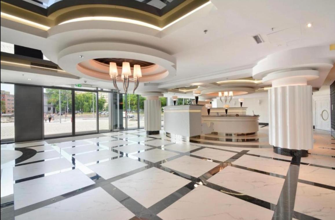 Ms Hanza Tower 20 Floor *